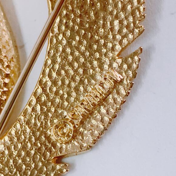 VTG Signed Sarah Coventry Gold Tone Leaf Brooch Mid Century 1960s Sculptural Pin - Picture 7 of 11